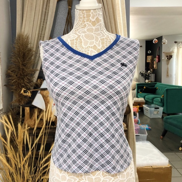 Authentic Burberry T-Shirt - Picture 14 of 14